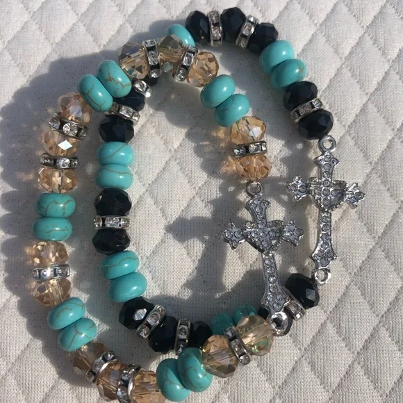 Beautiful stretchy beaded bracelets with cross that sparkles✨ - Picture 1 of 5